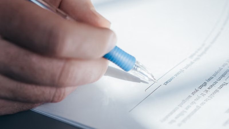 Reviewing a contractor selection checklist