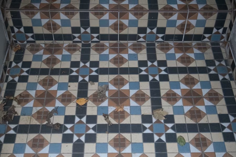 Measuring and calculating tile area for a project